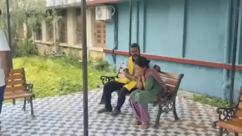 कमतौल में गोली लगने से युवक की मौत, दवा लेने निकले आदित्य का झाड़ी में मिला शव; कनपटी और सीने पर जख्म